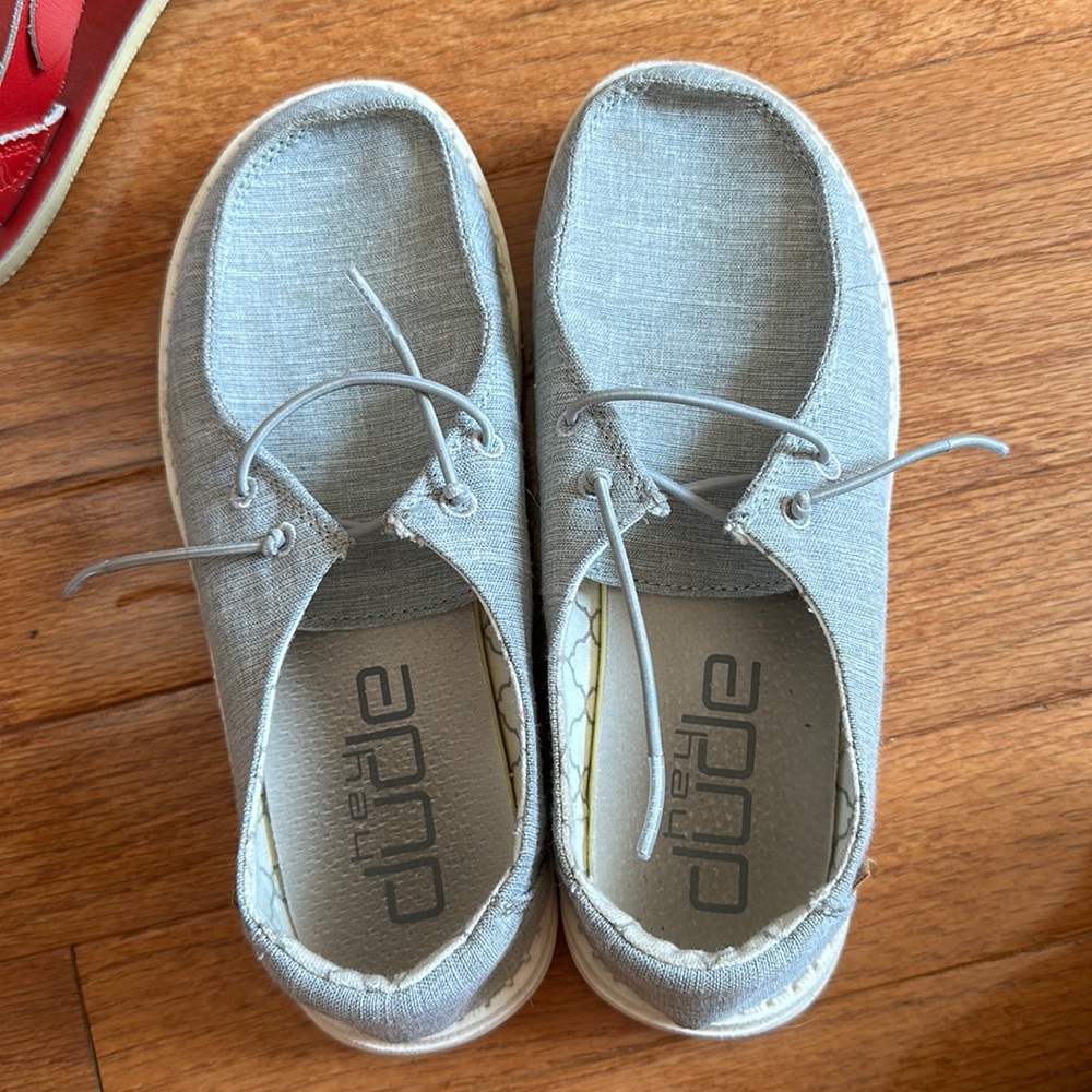 Hey dudes size 1